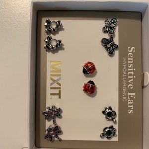 cute earrings!!